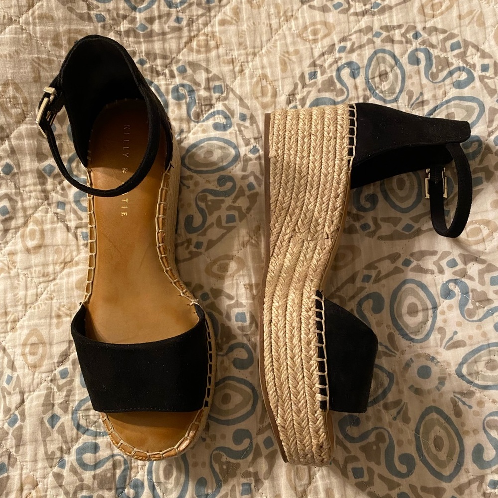 Basically new worn once to try and walk in but didn’t like. Black Sandals Size 8